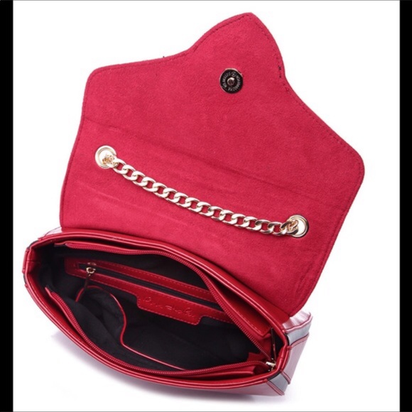 Adorable Shoulder Bag With Heart Shaped Design - Picture 7 of 8